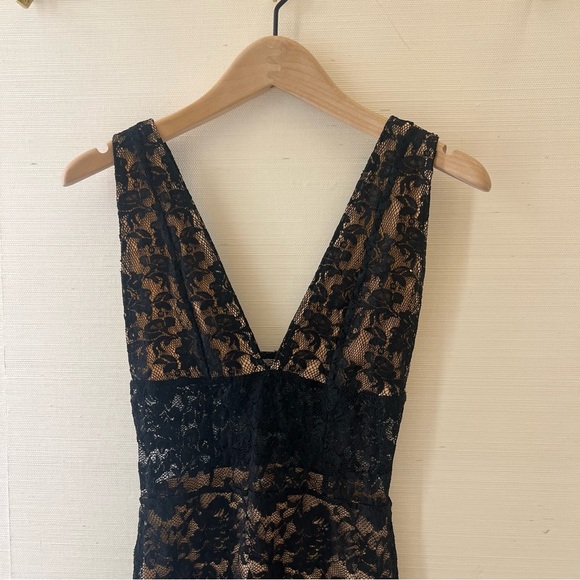 Nightcap Lace Dress - Picture 3 of 6